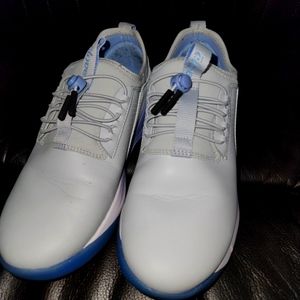 Clove women's tennis shoes size 7.5 gray,